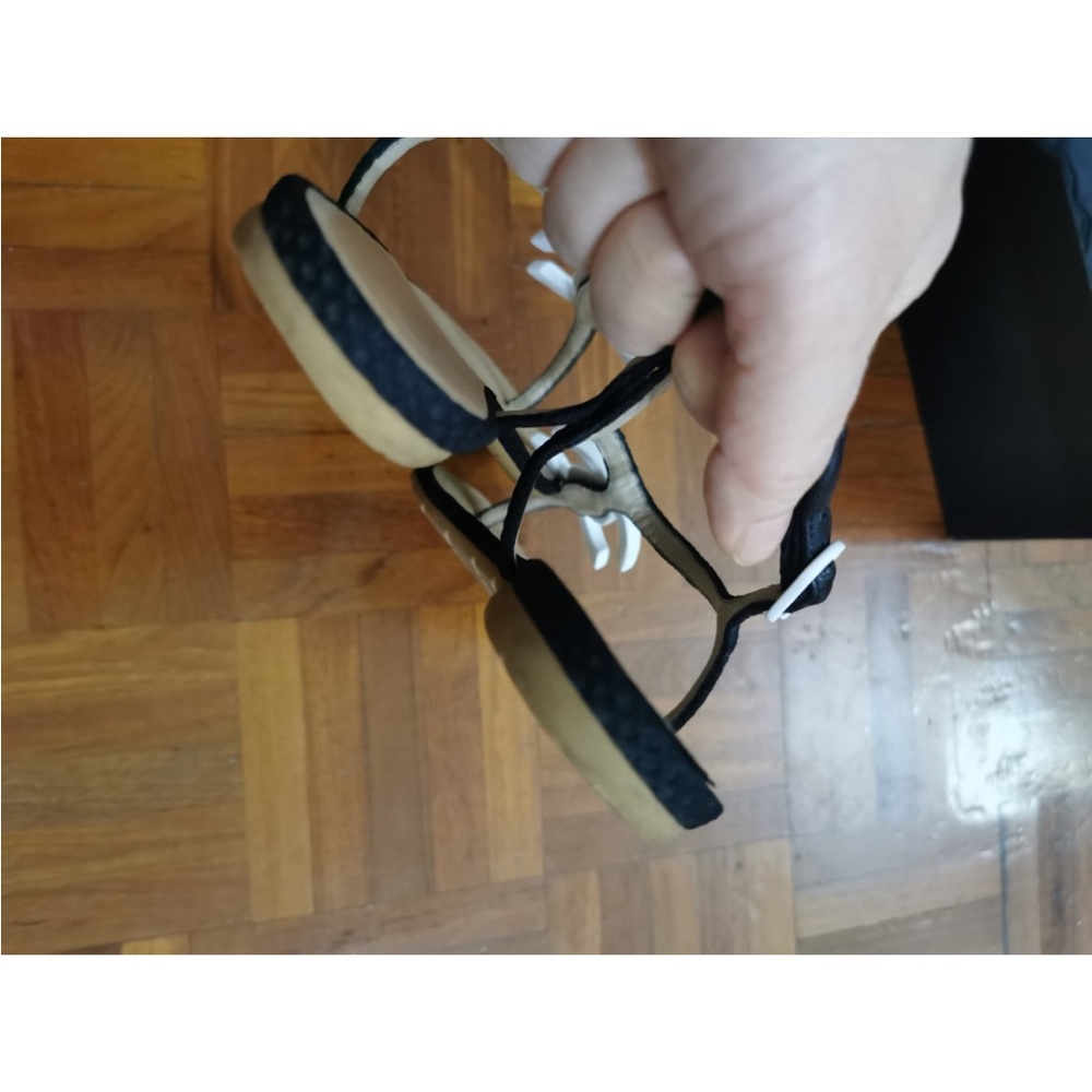 Chanel CC t strap flat t strap sandals size 35.5 size 5.5. Authentic. - Picture 8 of 10